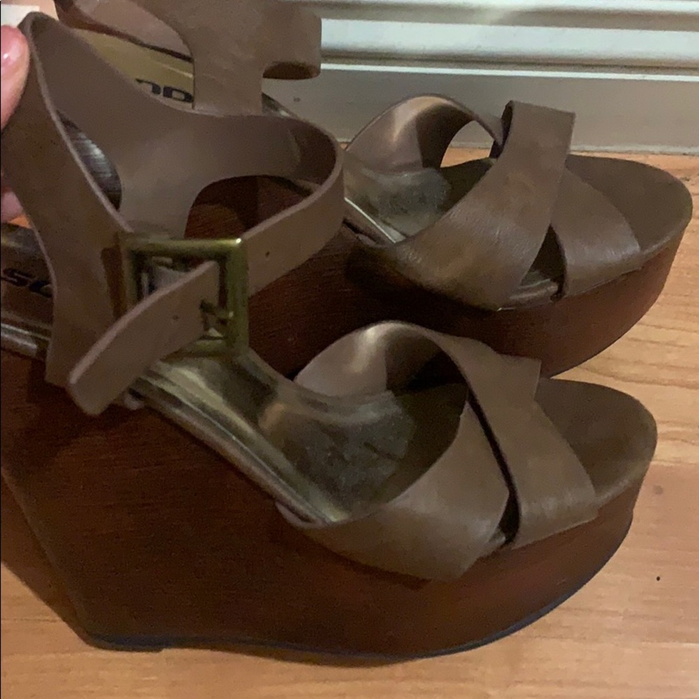Soda wedge heels